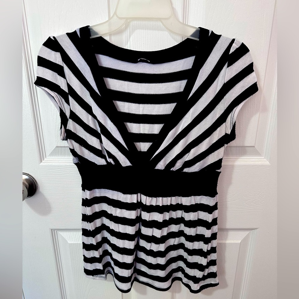 🪩 Deep v-neck club top 🪩